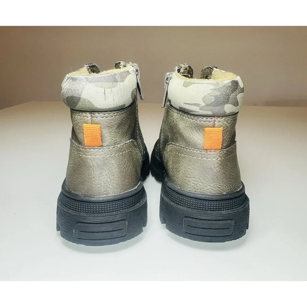 KIABI Kid's Winter Boots Boy's Olive Hiker Boot Sz US 8,5 (EU 25, 15 cm)